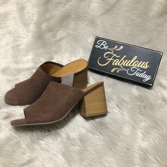 Universal Thread Women’s Norelle Microsuede Stacked Heeled Mules color Brown - Picture 4 of 7